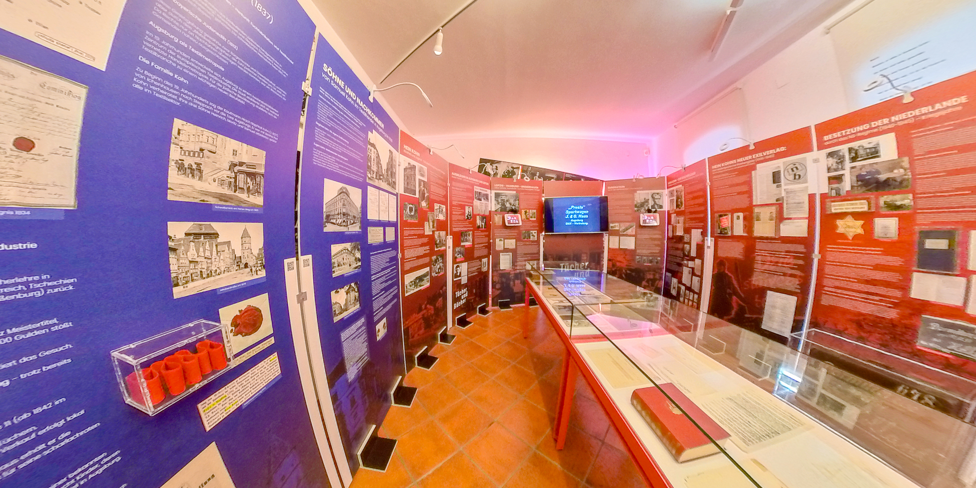 Ausstellung-Tuecher-und-Buecher-Weitwinkel--95